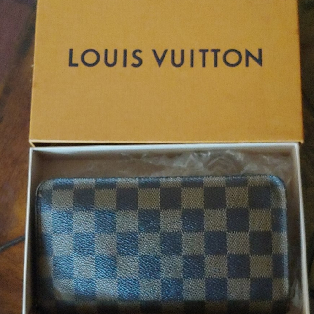 Louis vuitton wallet _authentic